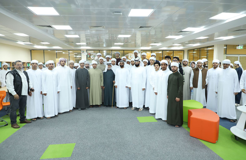 مجلس أولياء أمور الطلبة والطالبات بالمنطقة الوسطى يشجع طلبة مدرسة الذيد على التفوق 