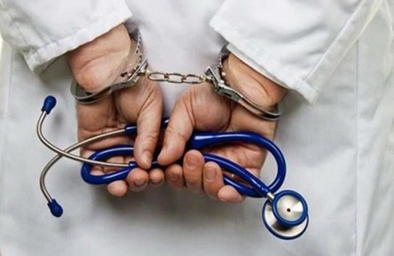 منتحل صفة طبيب يصور ضحاياه بكاميرا سرية
