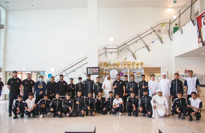 طلاب مؤسسة الإمارات للتعليم المدرسي يطلعون على مرافق وبرامج قسم التربية الرياضية بجامعة الإمارات
