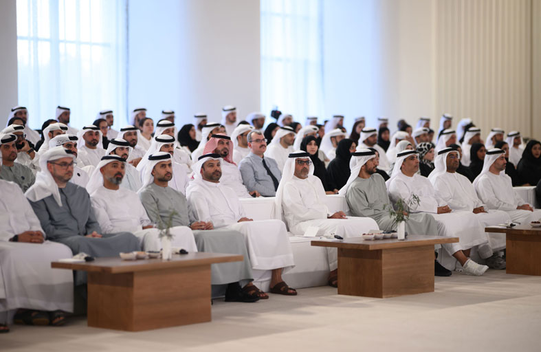 حامد بن زايد يشهد محاضرة مجلس محمد بن زايد «طرق الحرير: تطور التجارة بين الماضي والحاضر» 