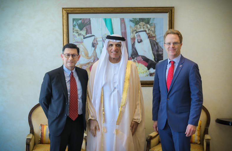 حاكم رأس الخيمة يستقبل سفير كندا