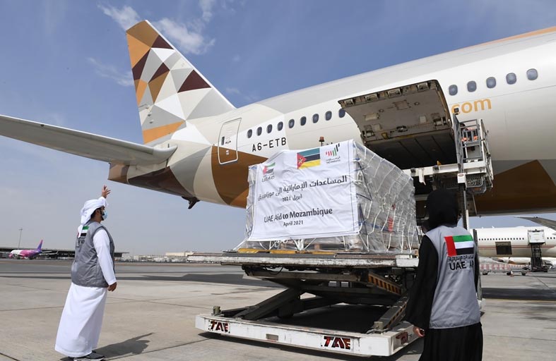 طائرة مساعدات إماراتية لدعم متضرري هجوم داعش الإرهابي في موزمبيق 