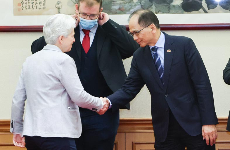 وسط تصاعد التوتر العسكري.. ألمانيا تدخل على خط الصين وتايوان