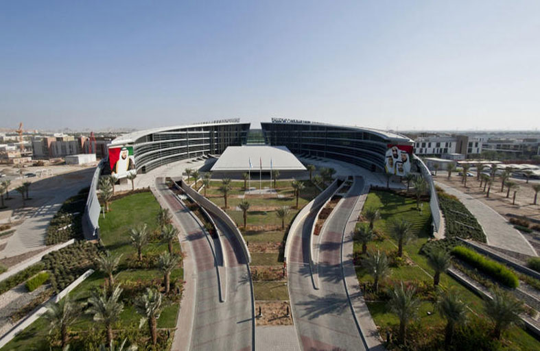 جامعة الامارات .. بيئة تعليمية تحاكي طبيعة عمل القطاعات الصناعية