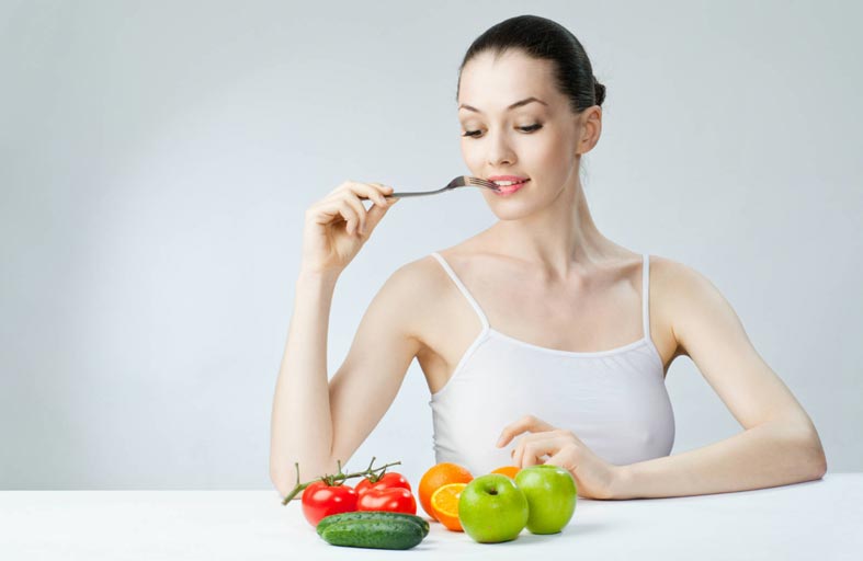 العلماء يكتشفون حيلة بسيطة لتناول طعام صحي!