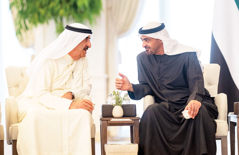 رئيس الدولة يستعرض مع حاكم أم القيوين وولي عهده اهتمام الدولة بتعزيز دور المواطن في مسيرة التنمية الشاملة  
