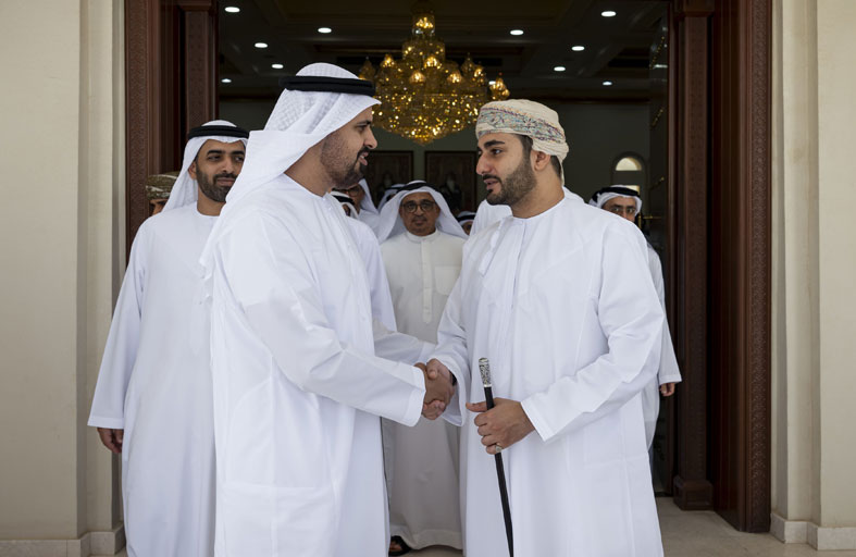ذياب بن محمد ينقل تعازي رئيس الدولة إلى سلطان عمان في وفاة والدة السيدة الجليلة 