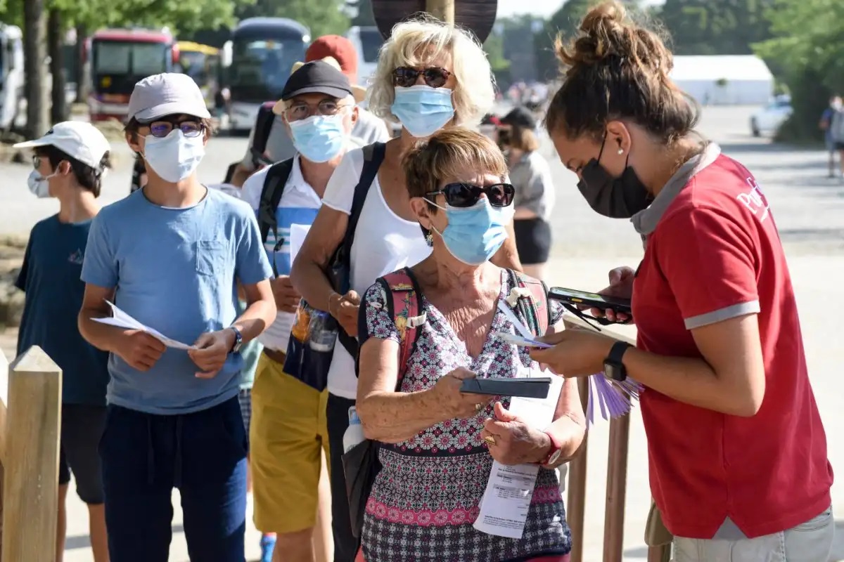 موجة جديدة من كوفيد تجتاح آسيا وسط تحذيرات نيوزيلندا 