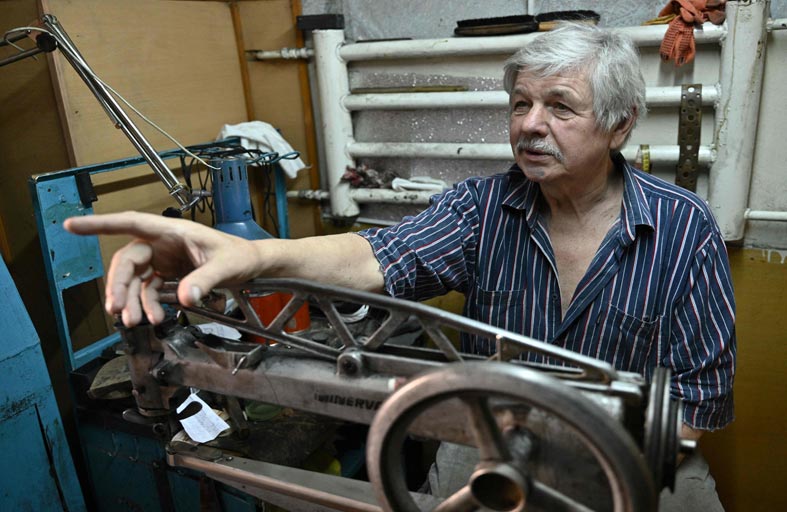 «حارس مفاتيح».. مهنة جديدة بأوكرانيا في زمن الحرب 