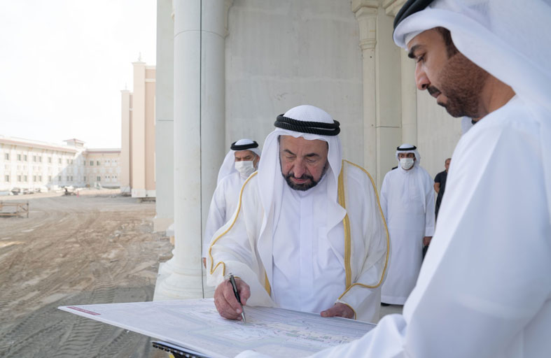 سلطان القاسمي يتفقد سير العمل في مشروع المباني الجديدة لجامعة كلباء