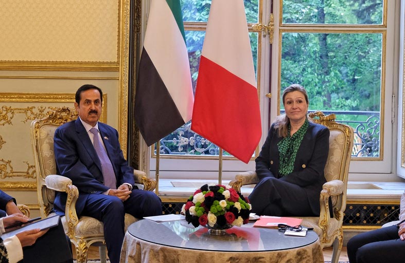 صقر غباش يعقد جلسة مباحثات مع رئيسة الجمعية الوطنية الفرنسية