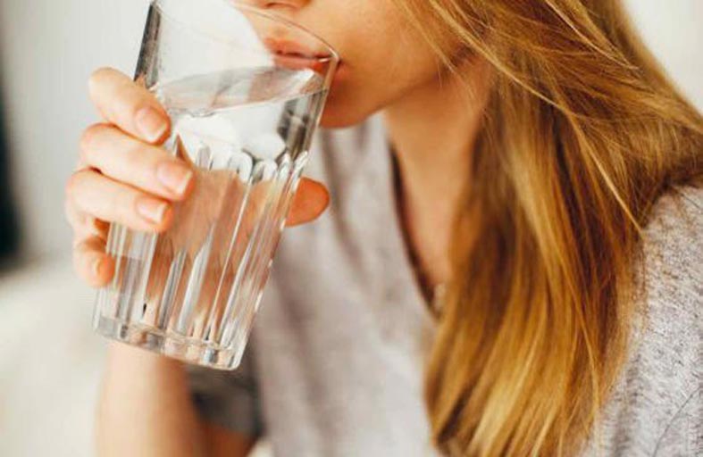 ماذا يحدث عند شرب الماء الدافئ صباحا؟