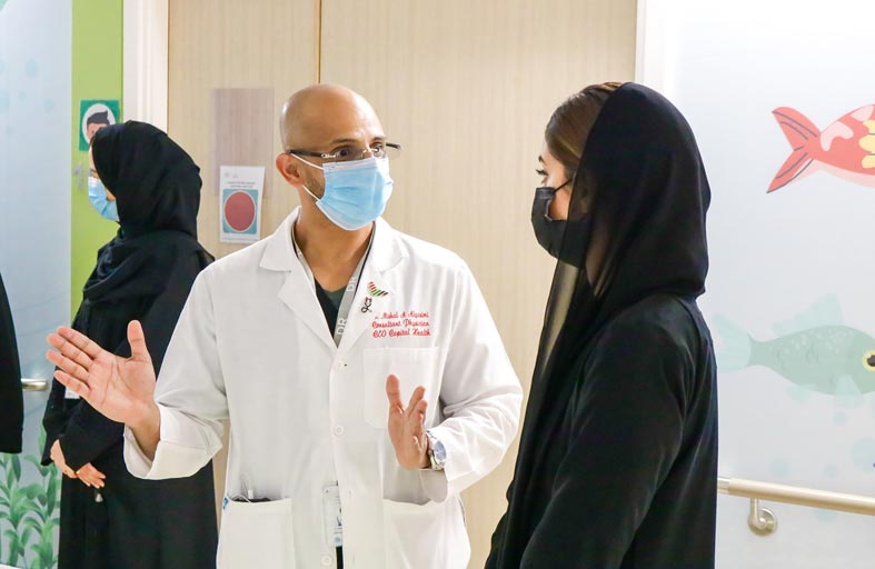 سلامة بنت هزاع تزور المرضى بمستشفى التأهيل التخصصي بأبوظبي