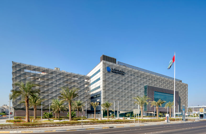 جامعة خليفة وبيورابايب الدولية تتعاونان لتطوير خطوط أنابيب النقل عالية الأداء