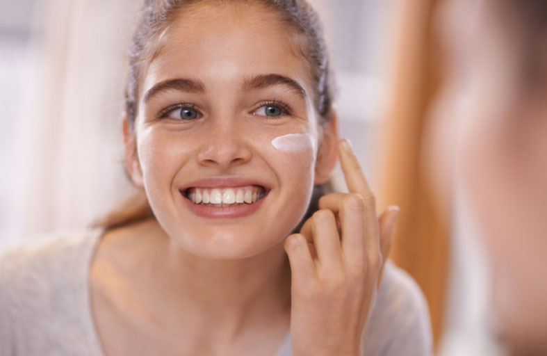 تعرض الأطفال لمستحضرات تجميل البالغين يثير مخاوف صحية خطيرة