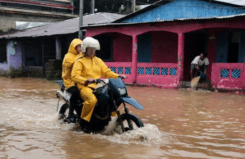 بنغلادش تبدأ إجلاء الآلاف قبيل إعصار 