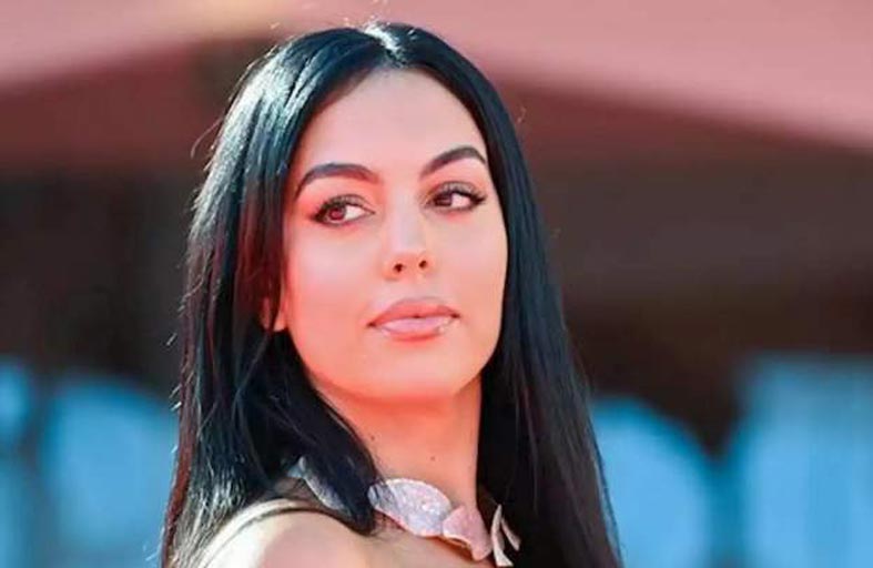 جورجينا رودريغيز تشارك صورها الأولى في البندقية