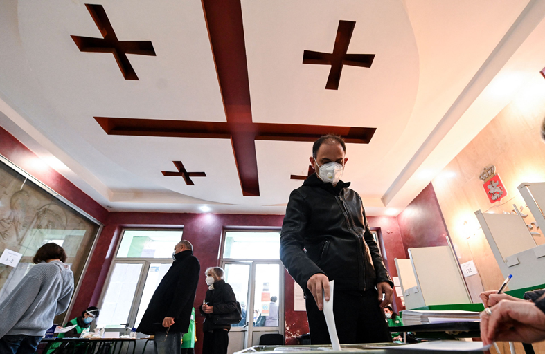 الحزب الحاكم في جورجيا يفوز في الانتخابات 