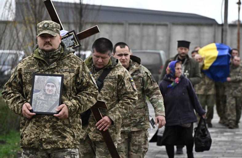 أوكرانيا تدفن قتلاها و تتكتم عن عددهم ...