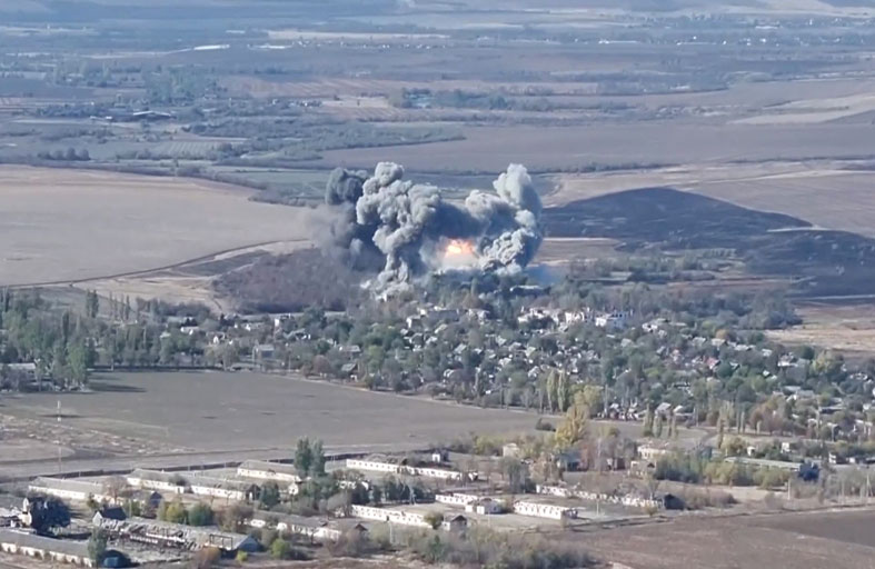 موسكو تدمر جسراً على نهر فولتشيا لعرقلة إمدادات القوات الأوكرانية