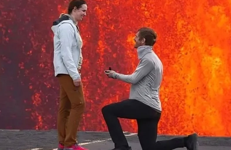 يطلب يد حبيبته أمام بركان ثائر!