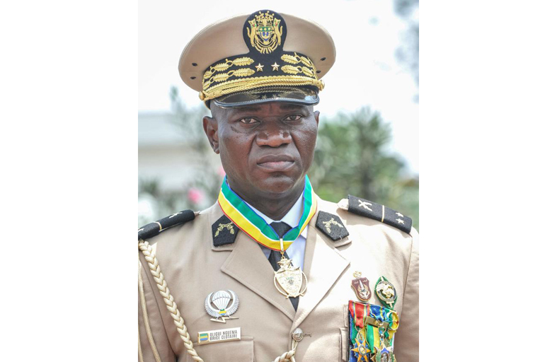 أوليغي «رئيسا للمرحلة الانتقالية» في الغابون 