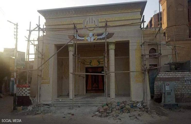 مسجد بزخارف فرعونية يثير الجدل في مصر