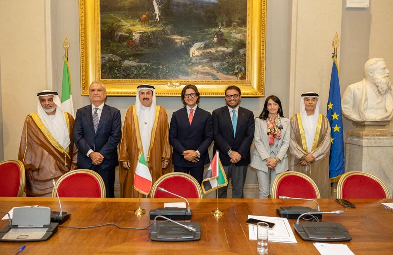 صقر غباش يؤكد التوافق بين الإمارات وإيطاليا حول العديد من القضايا الدولية 