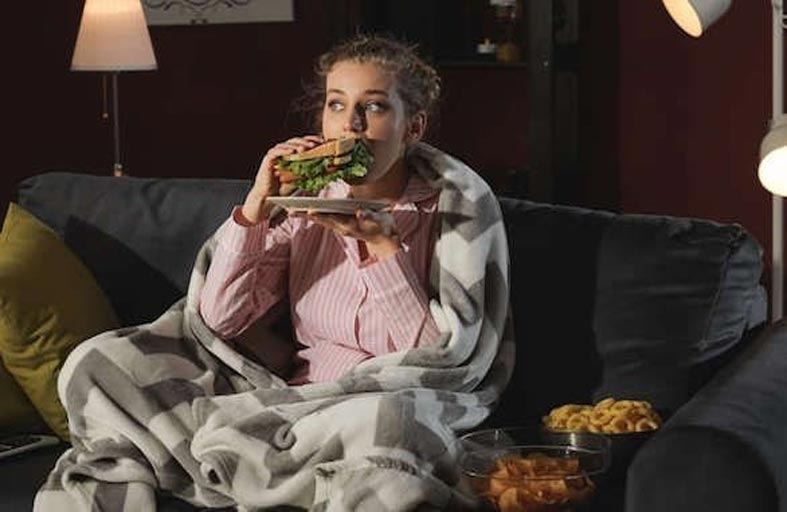 عادات غذائية تؤثر سلباً على محيط خصرك