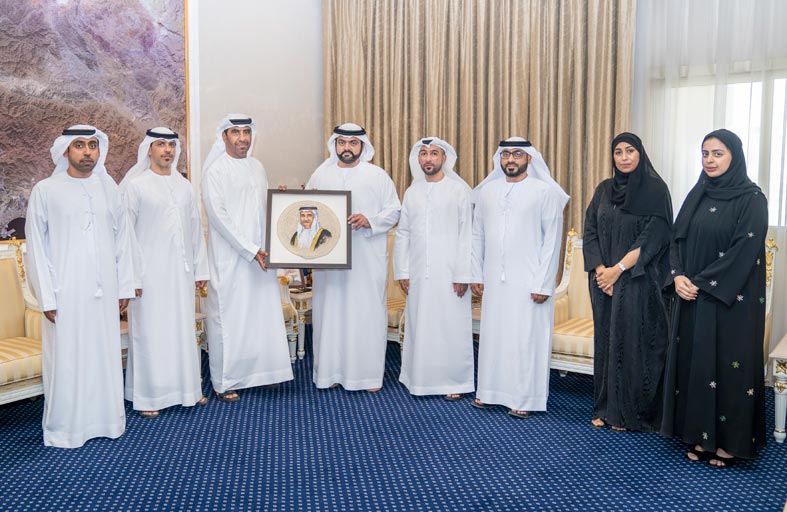 محمد الشرقي يلتقي وفدا من هيئة الهلال الأحمر بالفجيرة ويطّلع على مشاريعها الإنسانية والخيرية