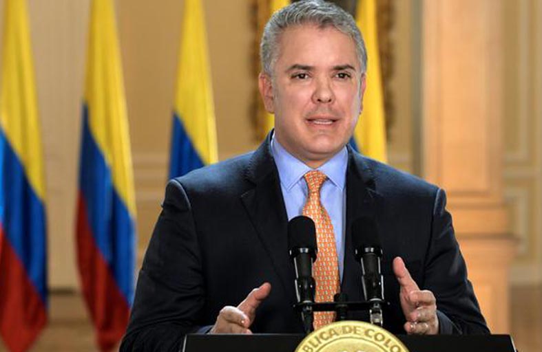 الرئيس الكولومبي يعلن تعرّض مروحيته لإطلاق نار