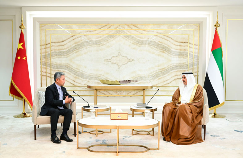 صقر غباش يبحث تعزيز العلاقات الثنائية مع السفير الصيني لدى الدولة 