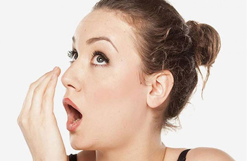ماذا يعني استمرار رائحة الفم الكريهة؟