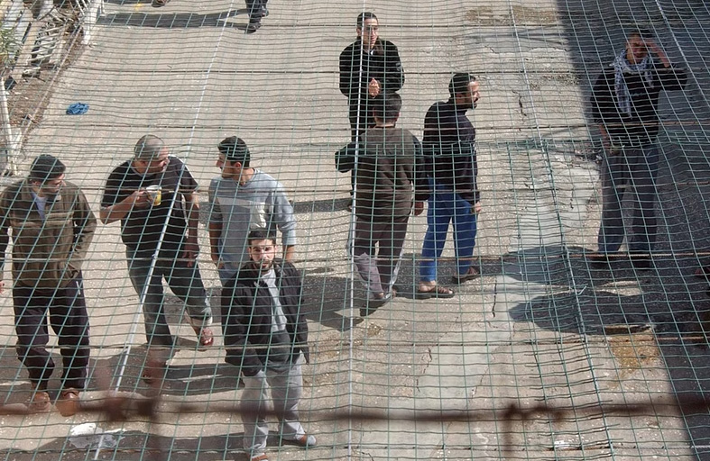 الأسرى الفلسطينيون يعلّقون إضراباً جماعياً عن الطعام 