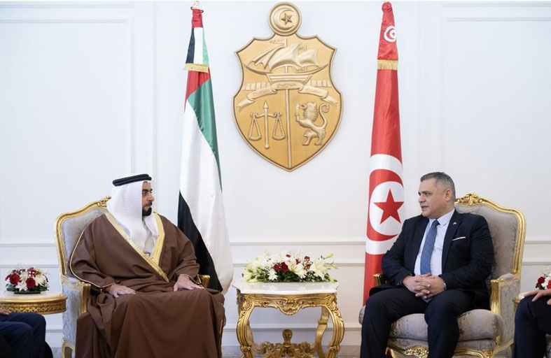 استقبله الرئيس التونسي.. سيف بن زايد يترأس وفد الإمارات في اجتماعات الدورة الـ 42 لمجلس وزراء الداخلية العرب