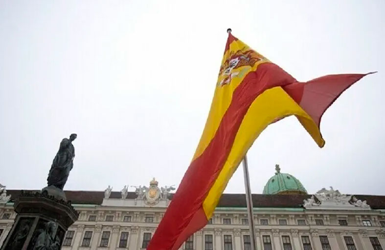 إسرائيل تقرر إعادة سفيرتها إلى إسبانيا