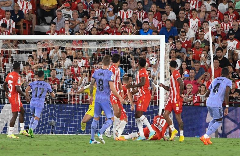 بداية صعبة لريال مدريد ومتعثرة لبرشلونة ومشجعة لأتلتيكو في الدوري الإسباني 