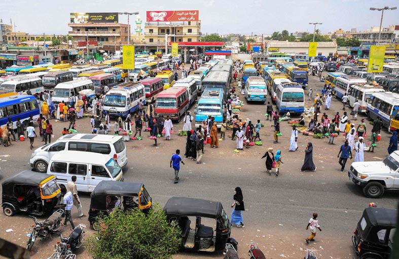 مع بداية الهدنة.. السودانيون يتحسرون على دمار عاصمتهم