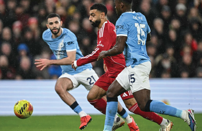 قمة مانشستر سيتي وليفربول في الواجهة... وأرسنال يطارد الثلاثية 