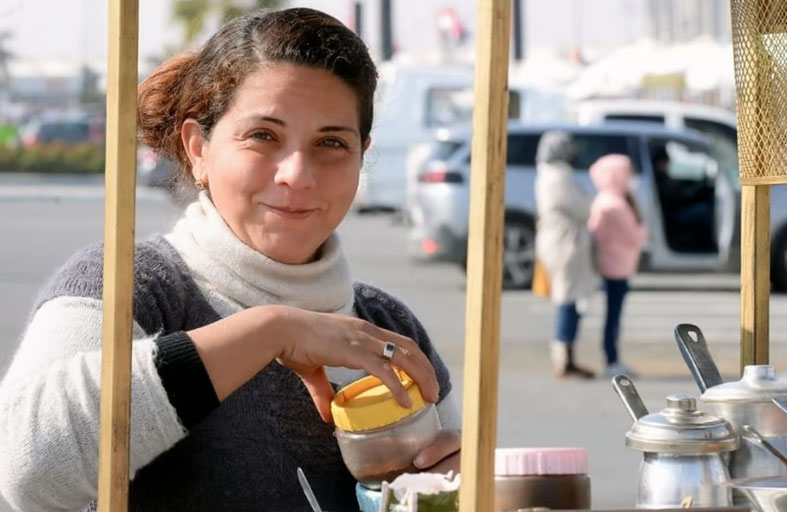 من هي الروائية التي تبيع القهوة في معرض القاهرة للكتاب؟