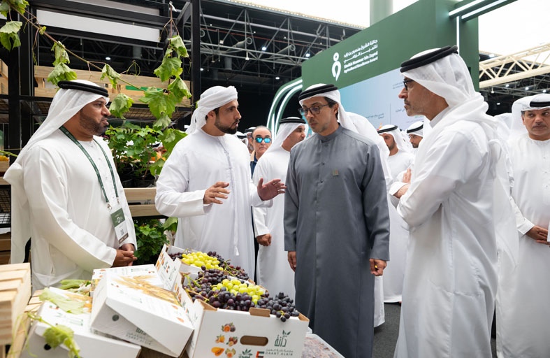 منصور بن زايد وهزاع بن زايد يشهدان انطلاق النسخة الثانية من المؤتمر والمعرض الزراعي الإماراتي في العين 