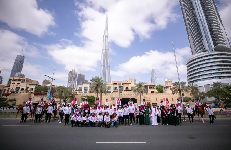 شخصيات رسمية وفنية وسفراء صغار يقودون ثالث أيام القافلة الوردية في دبي