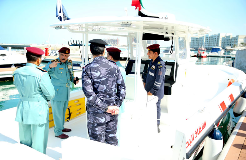 نائب قائد عام شرطة رأس الخيمة يُدشّن زورق إنقاذ ودراجتي (جت سكي) لقسم الإنقاذ البحري 