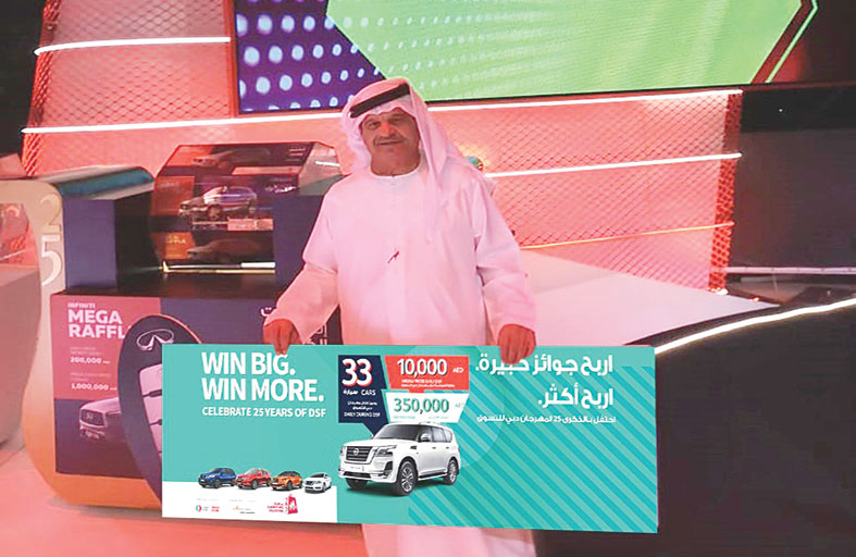 طفلة بعمر 8 سنوات تفوز بسيارة نيسان خلال مهرجان دبي للتسوّق بفضل جدها