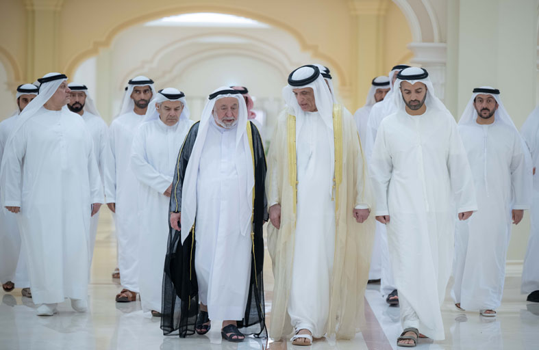 حاكم الشارقة يستقبل سعود بن صقر