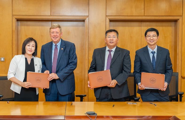 أميركية الشارقة توقع ثلات مذكرات تفاهم مع جامعات رائدة في تيانجين