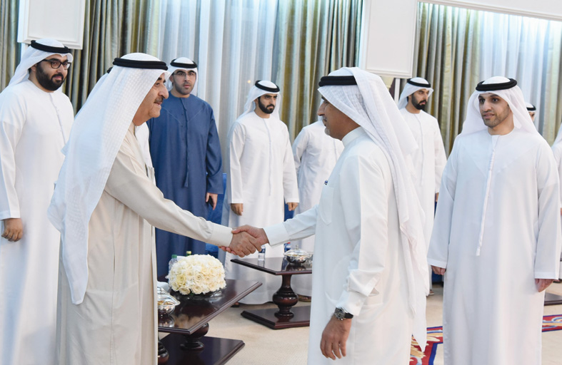 حاكم أم القيوين يتقبل التهانى بشهر رمضان من الشيوخ و الوزراء و المواطنين و رجال الأعمال 