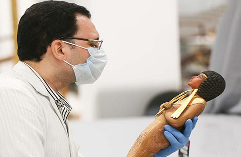 2020 عام ترميم مقتنيات الملك توت عنخ آمون داخل المتحف المصرى الكبير