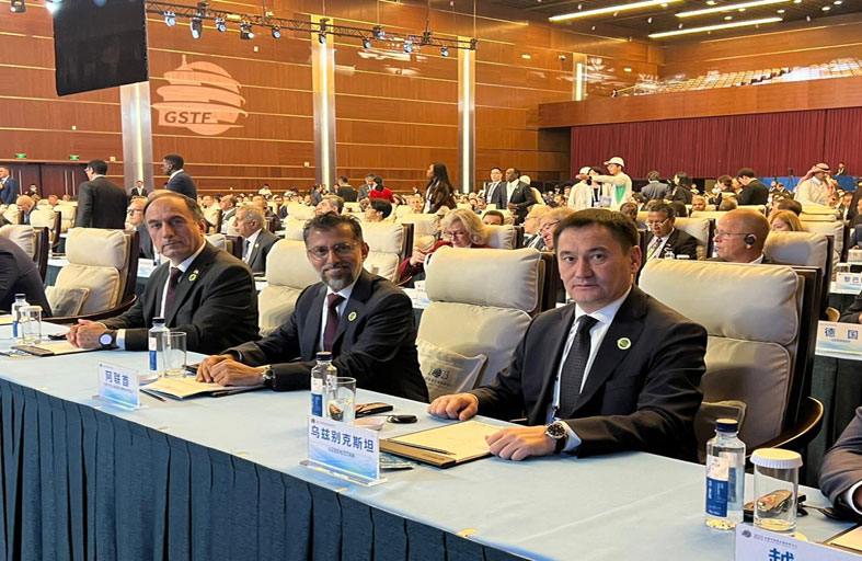  سهيل المزروعي: الإمارات من الدول الفاعلة في الجهود العالمية بالنقل الذكي المستدام لمستقبل البشرية