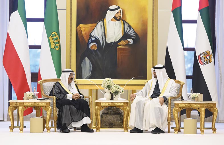 رئيس الدولة وأمير الكويت يبحثان علاقات البلدين وتعزيز العمل الخليجي المشترك 
